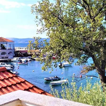 Branko Fabijanic Front Row By The Sea Apartman Selce