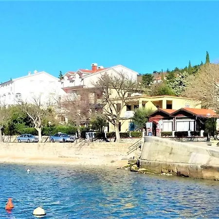 Apartment Branko Fabijanic Front Row By The Sea