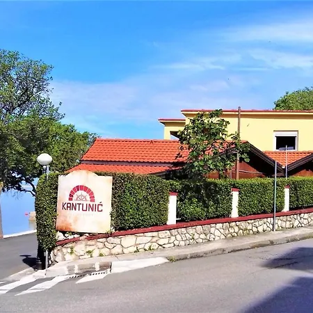 Apartment Branko Fabijanic Front Row By The Sea