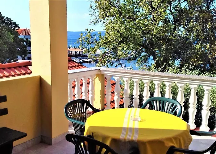 Branko Fabijanic Front Row By The Sea Apartman *